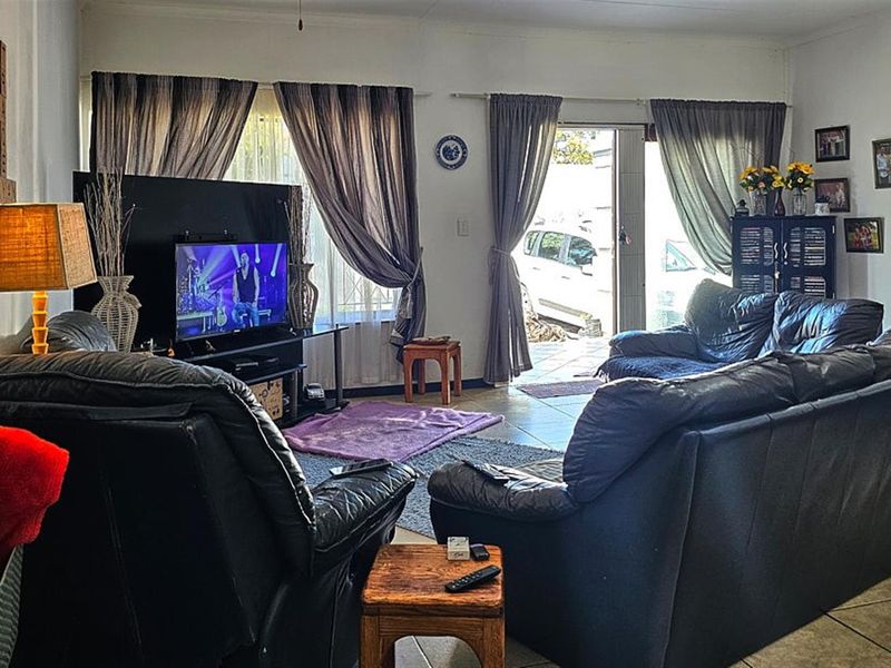 Lovely 3 Bedroom House - Photo 10