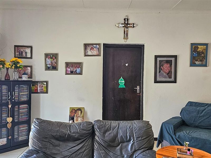 Lovely 3 Bedroom House - Photo 6