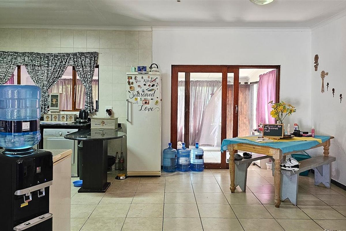 Lovely 3 Bedroom House - Photo 4