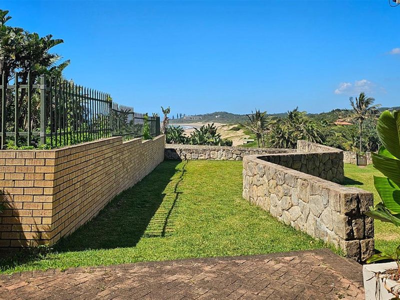 Townhouse For Sale in Marina Beach KwaZulu Natal - Photo 4