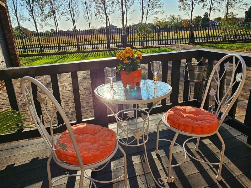 This Beautiful 3 bedroom, 3 bathroom family home is an Entertainers Dream - Photo 3