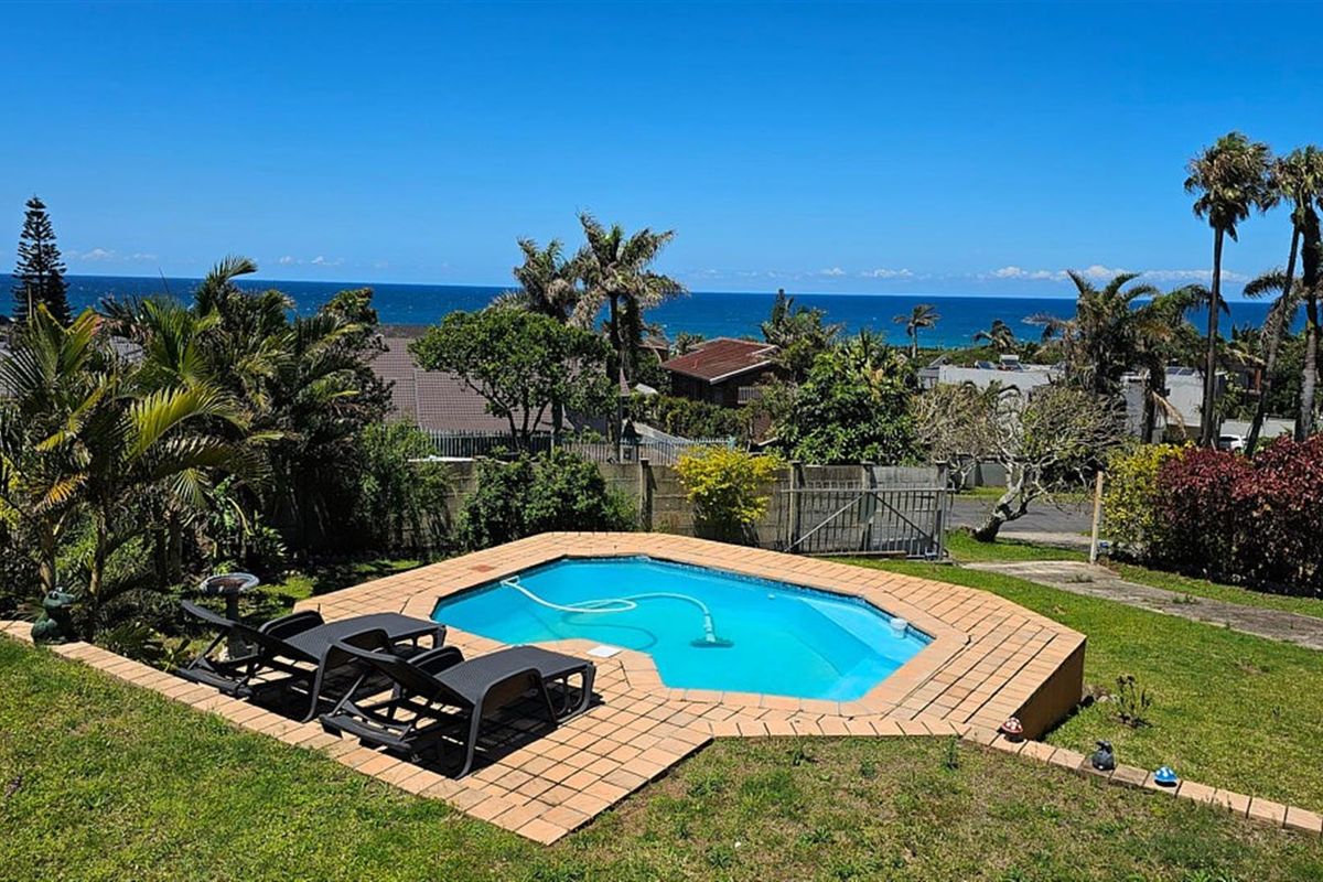 Executive, Luxury, Modern House with Pool - Photo 2