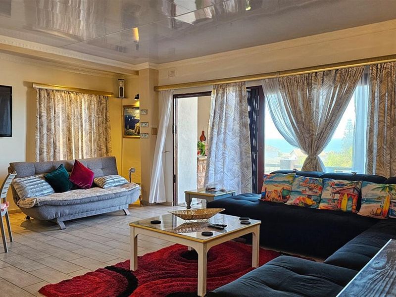 Executive, Luxury, Modern House with Pool - Photo 4