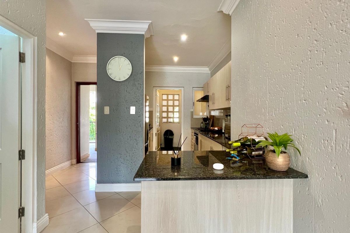 2-Bed, 2-Bath Duplex Apartment in Central Morningside - Photo 2