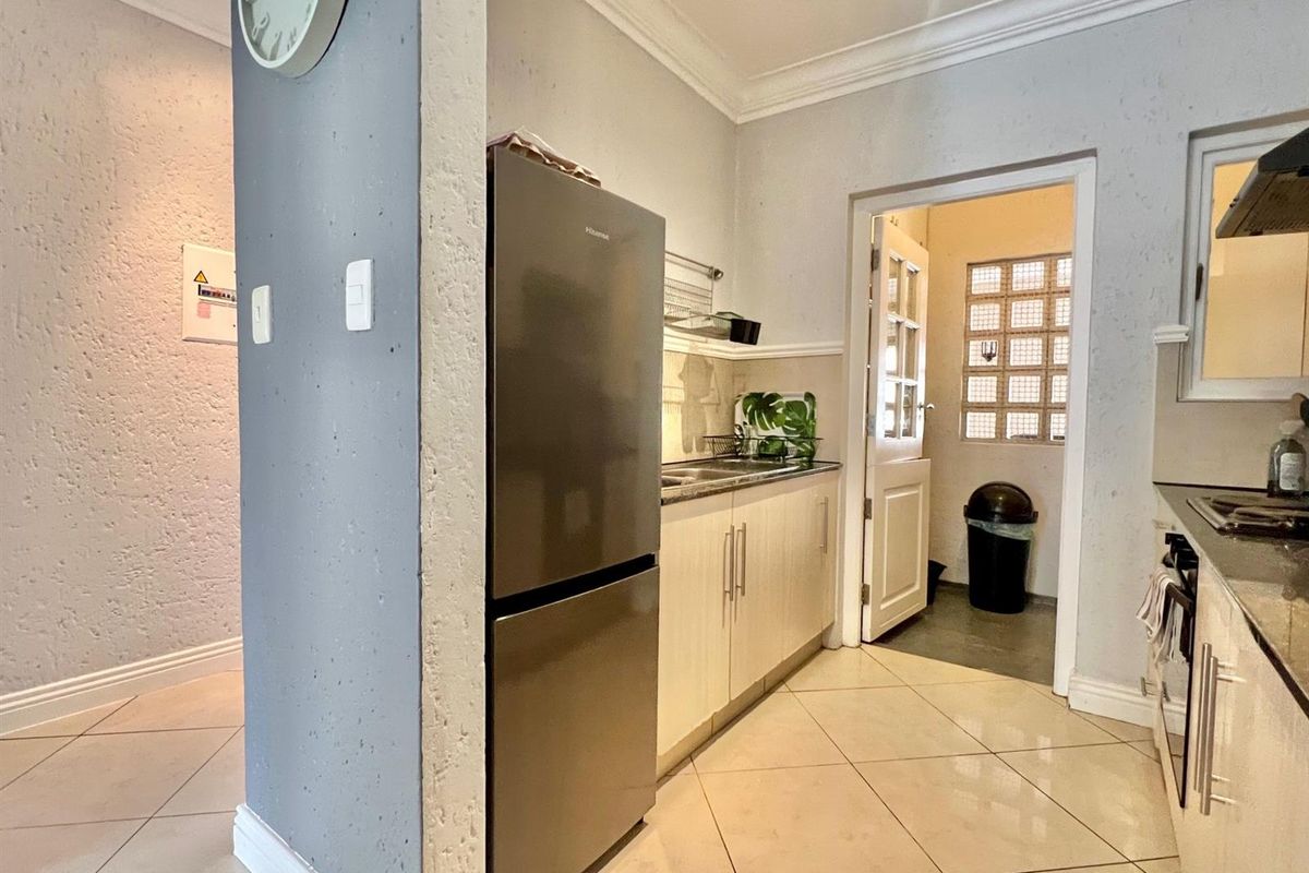 2-Bed, 2-Bath Duplex Apartment in Central Morningside - Photo 4