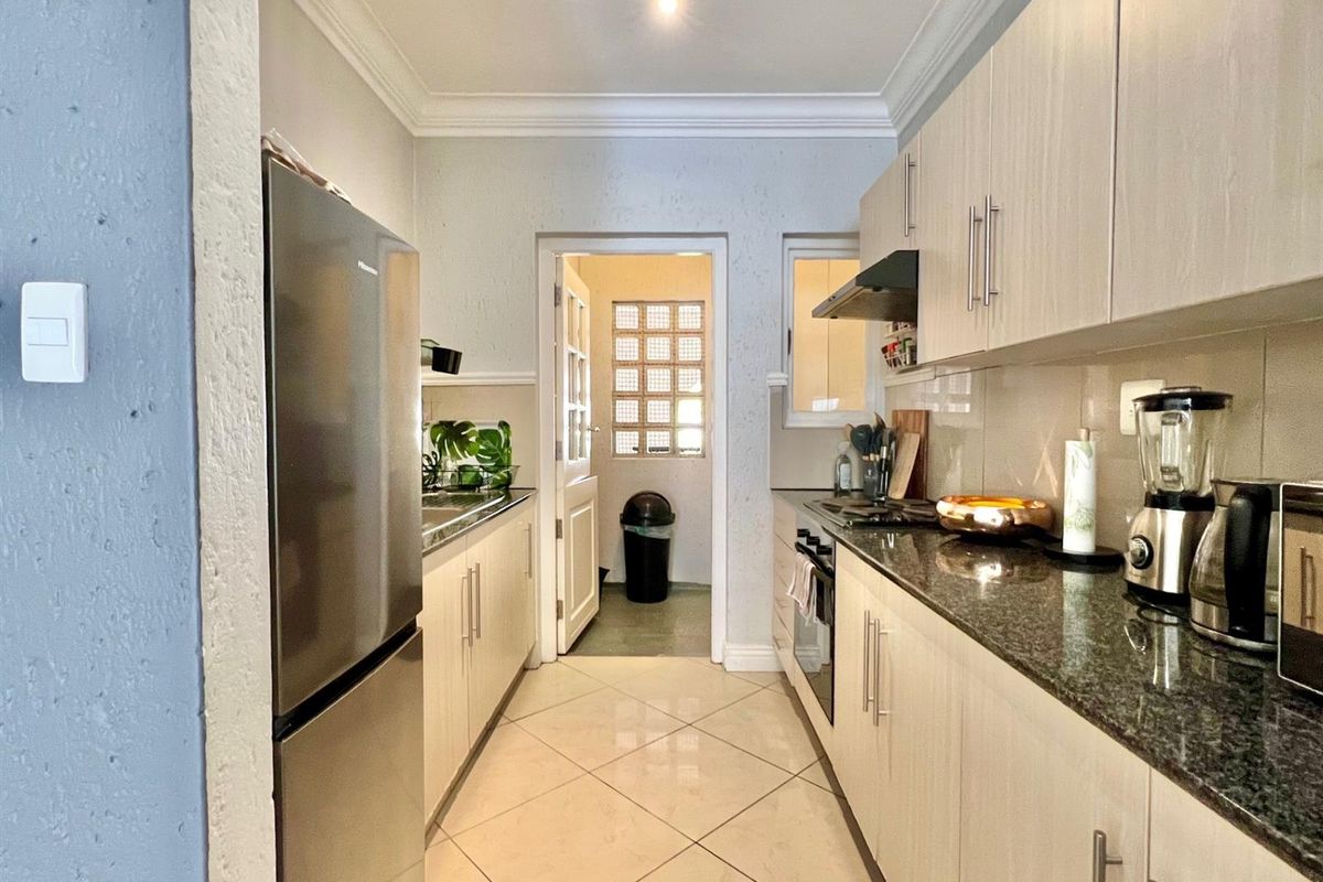 2-Bed, 2-Bath Duplex Apartment in Central Morningside - Photo 3