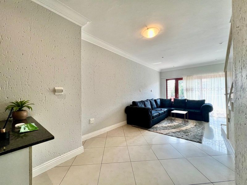 2-Bed, 2-Bath Duplex Apartment in Central Morningside - Photo 7