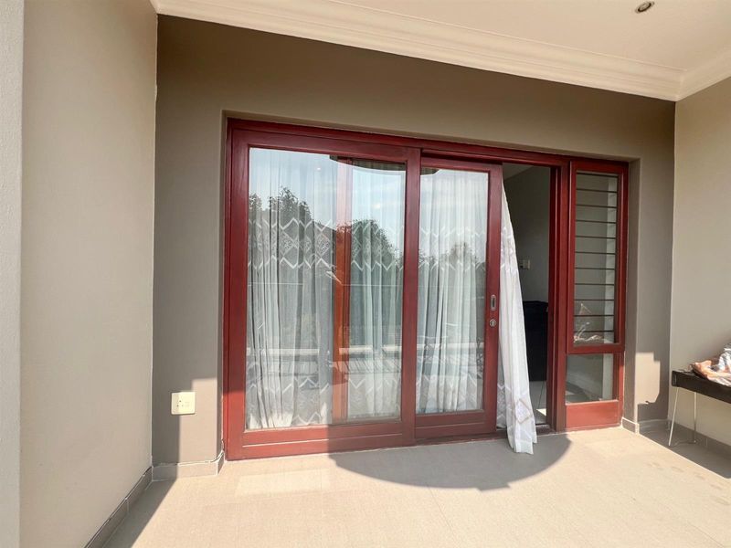 2-Bed, 2-Bath Duplex Apartment in Central Morningside - Photo 9