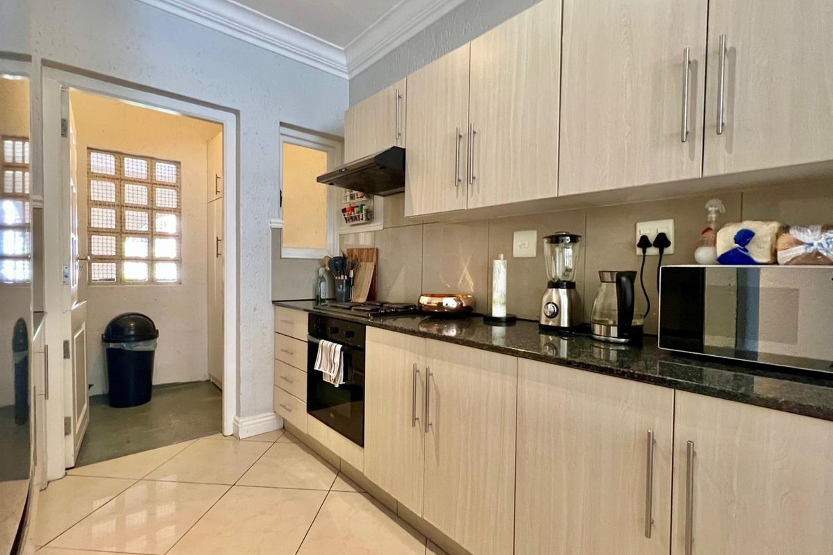 2-Bed, 2-Bath Duplex Apartment in Central Morningside - Photo 5