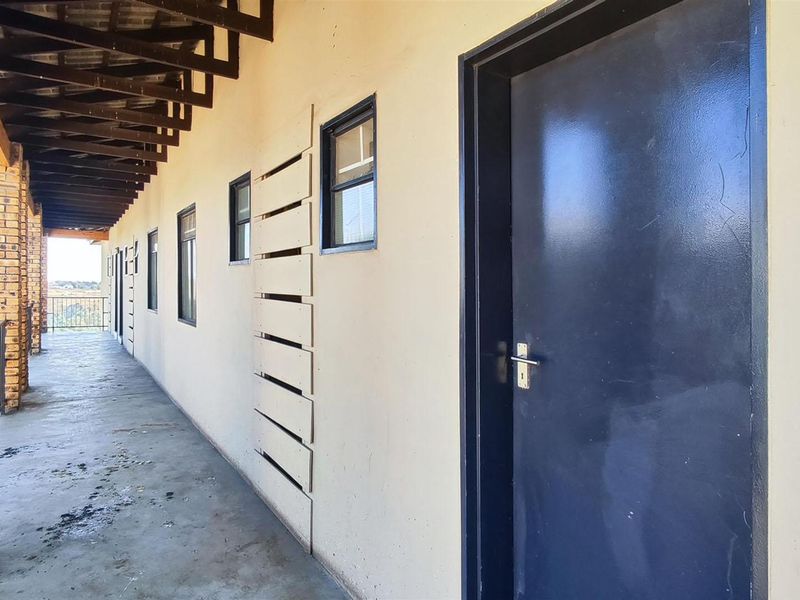 Well-Presented Two-Bedroom Apartment in Khadia Terrace, South Hills - Photo 2