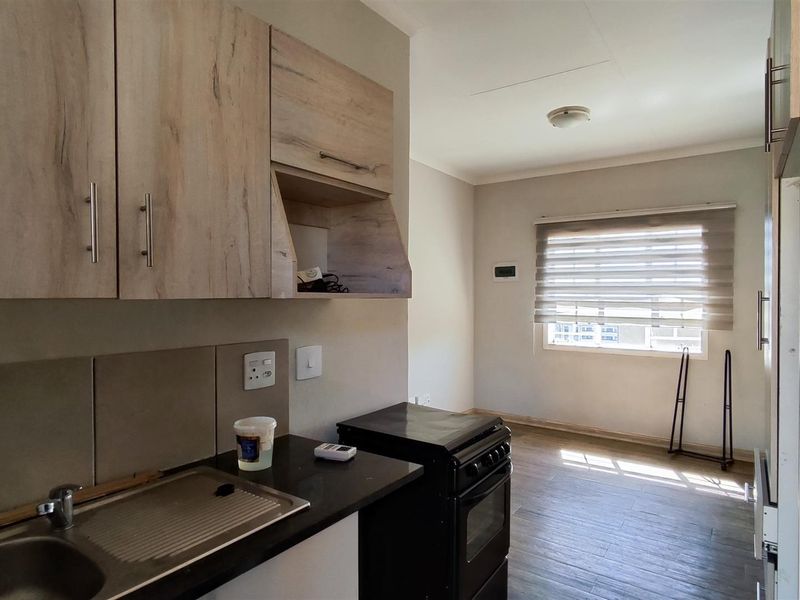 Well-Presented Two-Bedroom Apartment in Khadia Terrace, South Hills - Photo 4