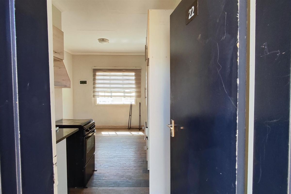 Well-Presented Two-Bedroom Apartment in Khadia Terrace, South Hills - Photo 3