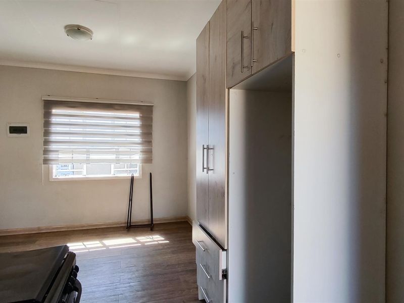 Well-Presented Two-Bedroom Apartment in Khadia Terrace, South Hills - Photo 5