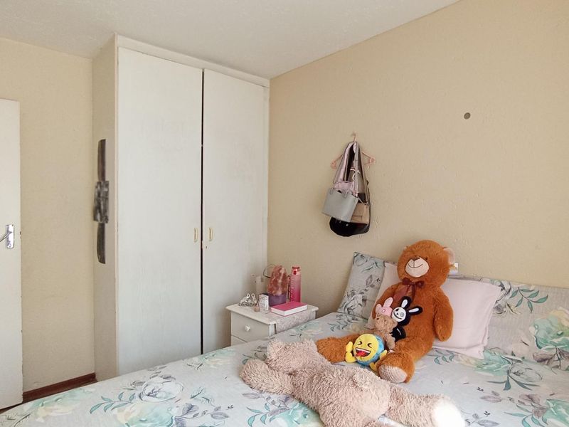 Secure, Well-Positioned Two-Bedroom Apartment with Lifestyle Appeal - Photo 10