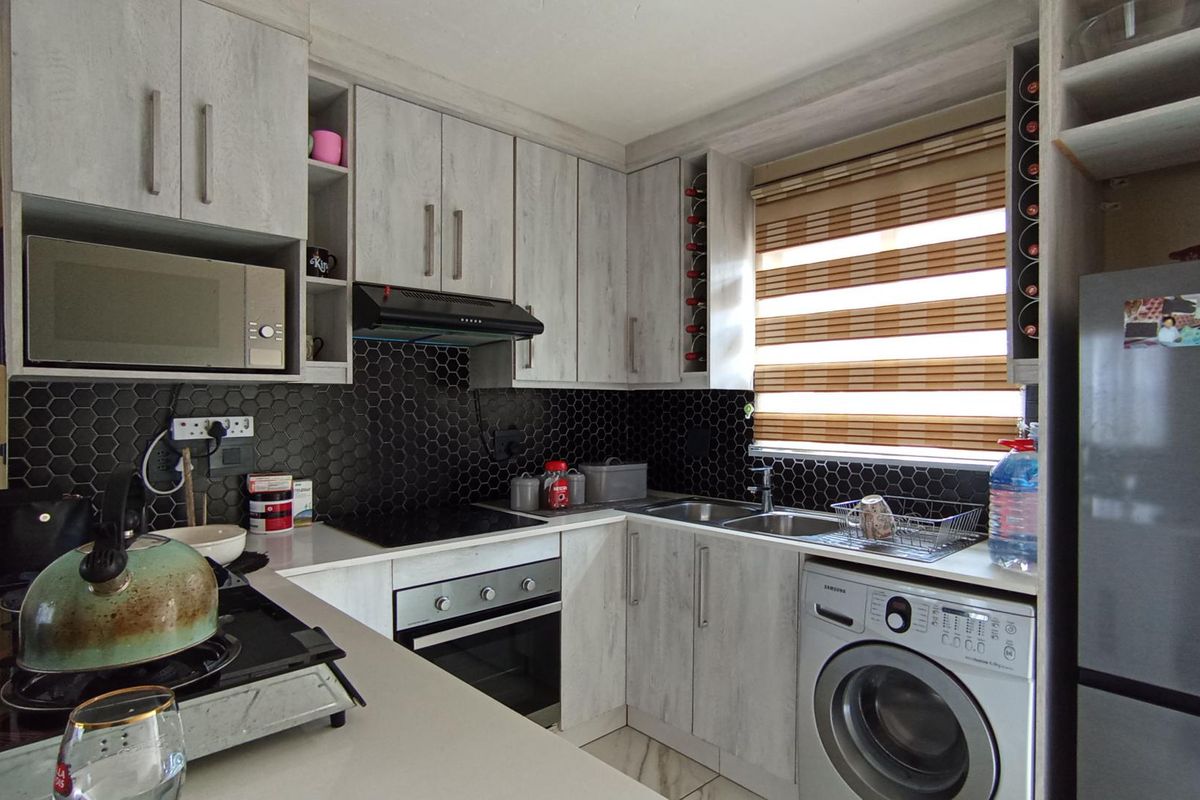 Secure, Well-Positioned Two-Bedroom Apartment with Lifestyle Appeal - Photo 5