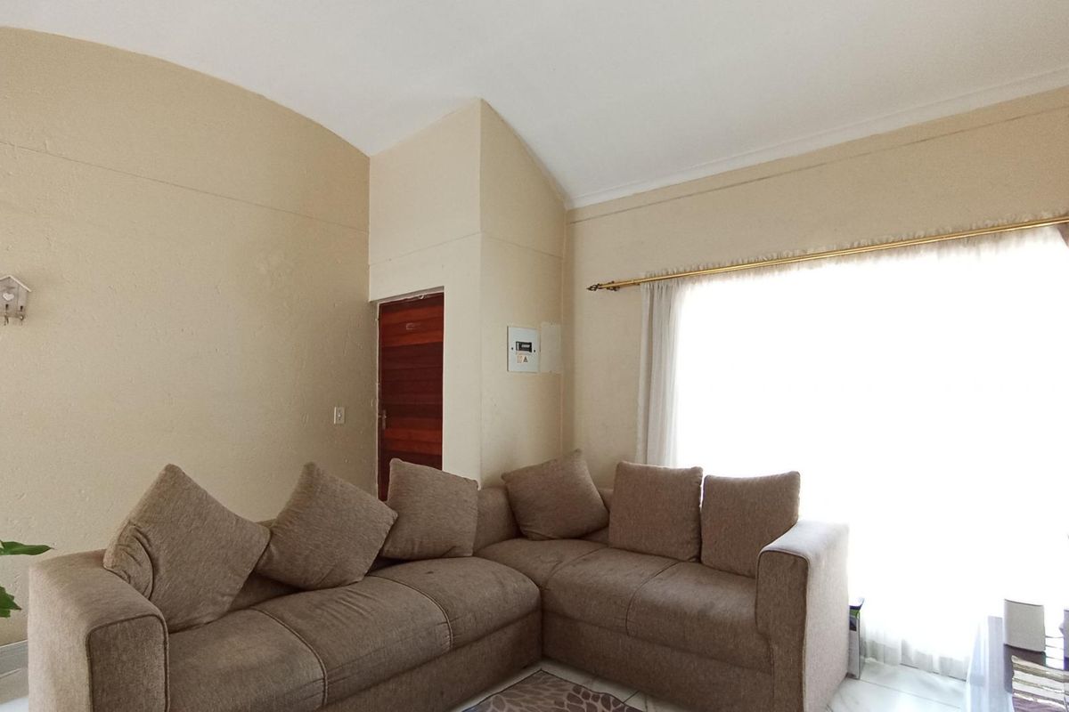 Secure, Well-Positioned Two-Bedroom Apartment with Lifestyle Appeal - Photo 4