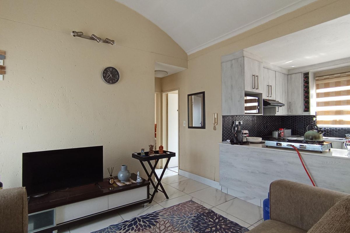 Secure, Well-Positioned Two-Bedroom Apartment with Lifestyle Appeal - Photo 2