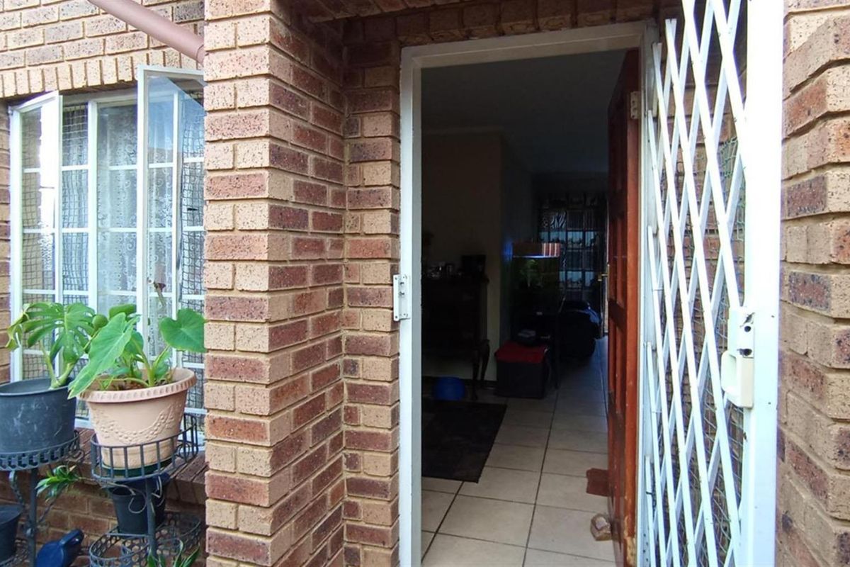 Ground Floor Stack Apartment For Sale in Kosmosdal, Centurion - Photo 4