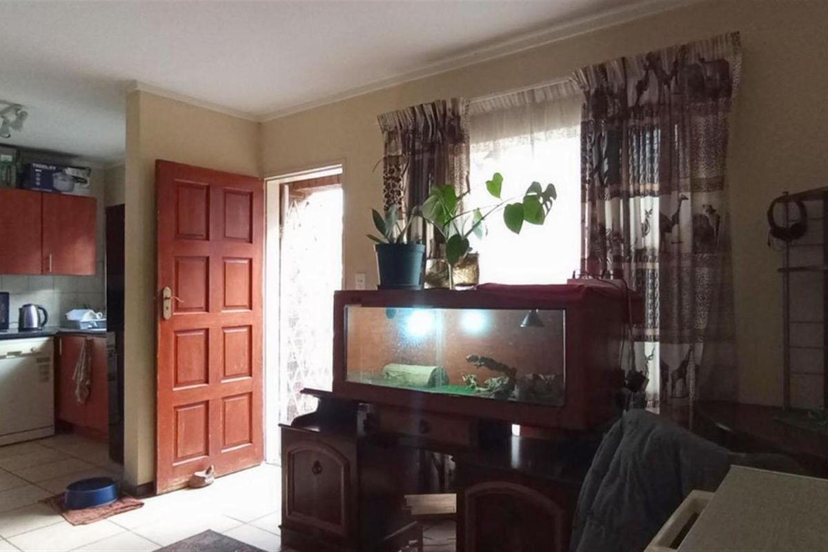 Ground Floor Stack Apartment For Sale in Kosmosdal, Centurion - Photo 2