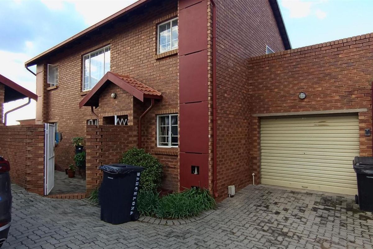 Ground Floor Stack Apartment For Sale in Kosmosdal, Centurion - Photo 3