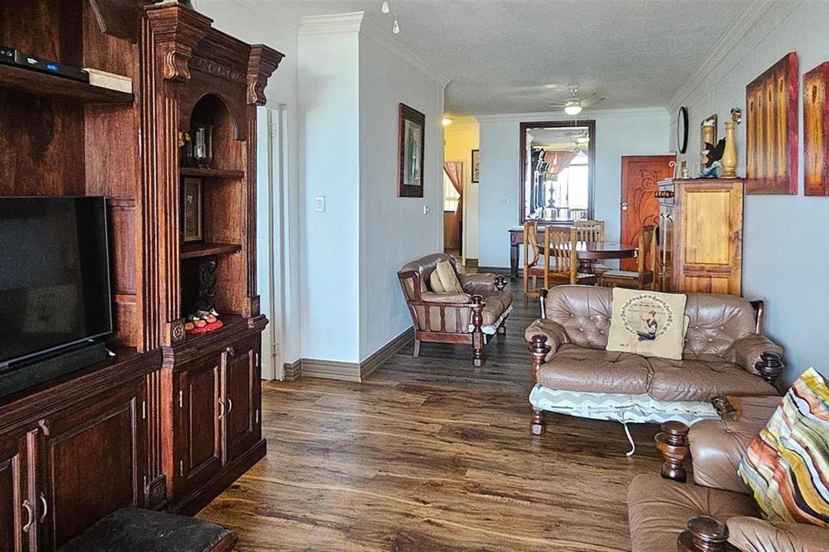 Apartment For Sale in Manaba Beach, Margate, KwaZulu Natal - Photo 2