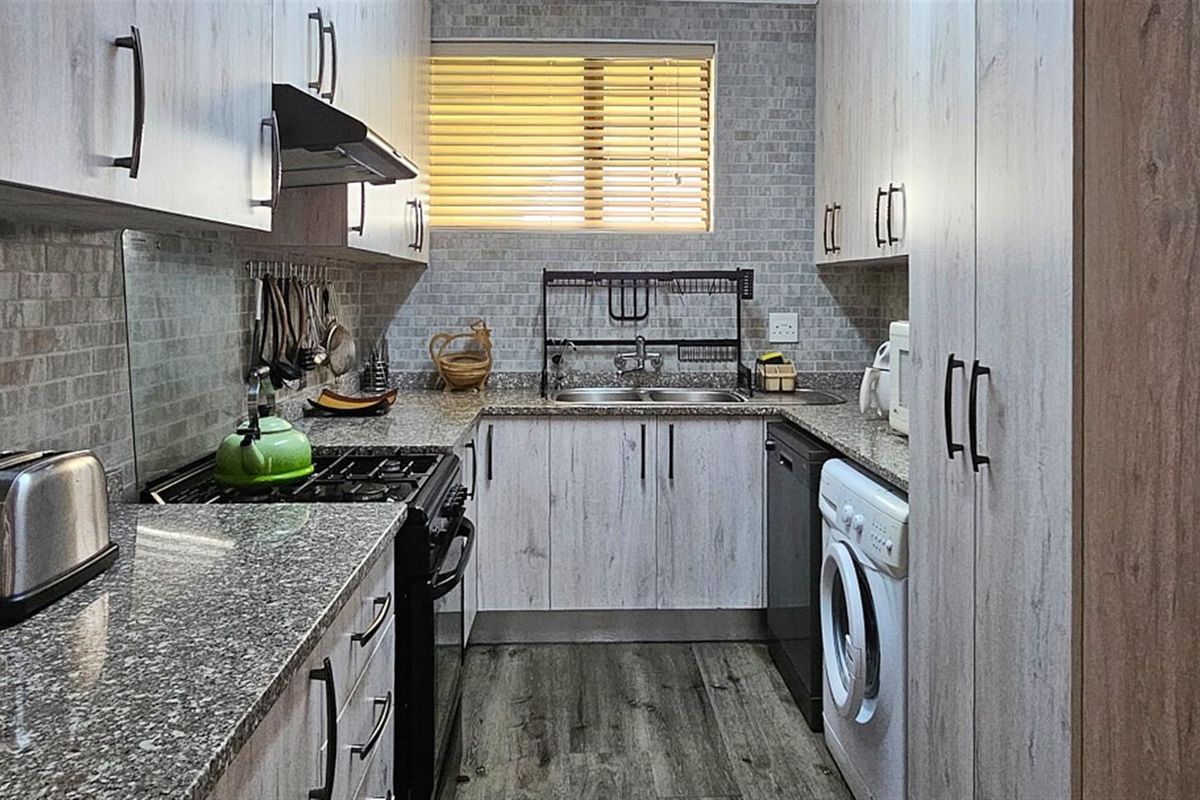 Apartment For Sale in Manaba Beach, Margate, KwaZulu Natal - Photo 4