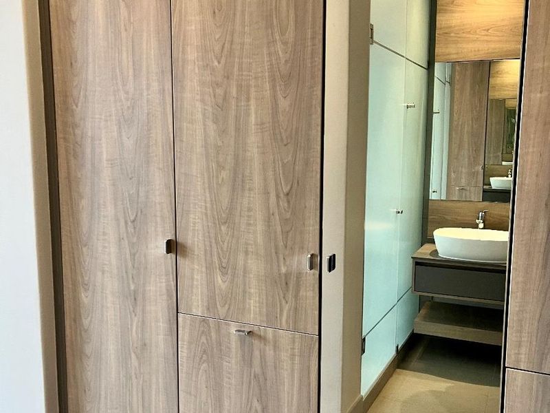 Apartment To Rent in Rosebank, Johannesburg - Photo 3