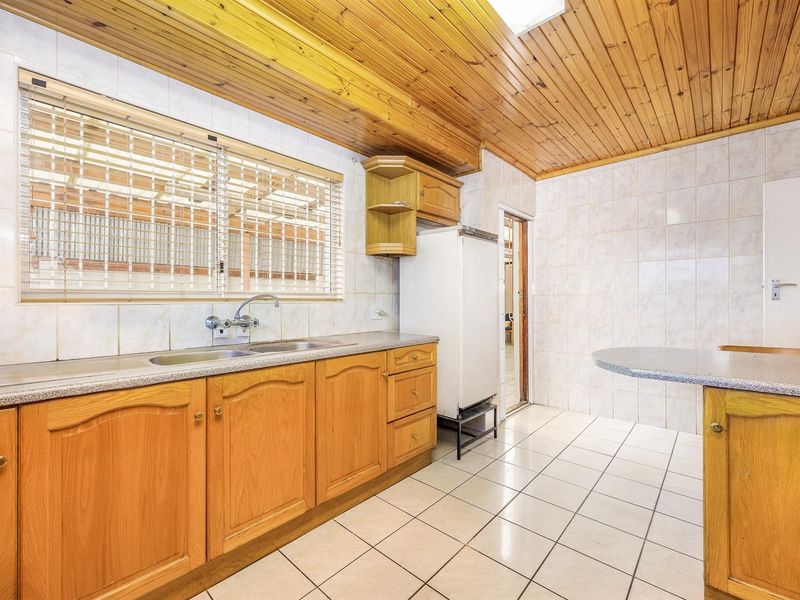 House for Sale - Charlesville, Cape Town - Photo 7