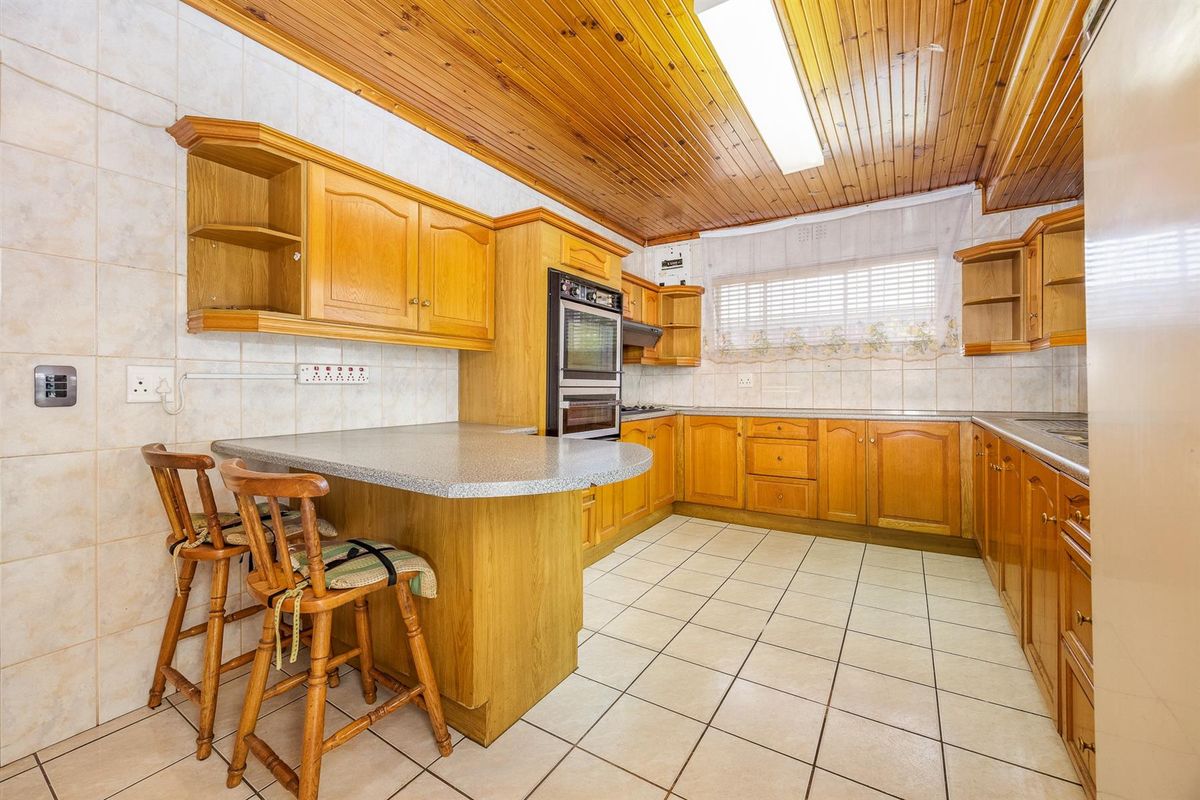 House for Sale - Charlesville, Cape Town - Photo 5