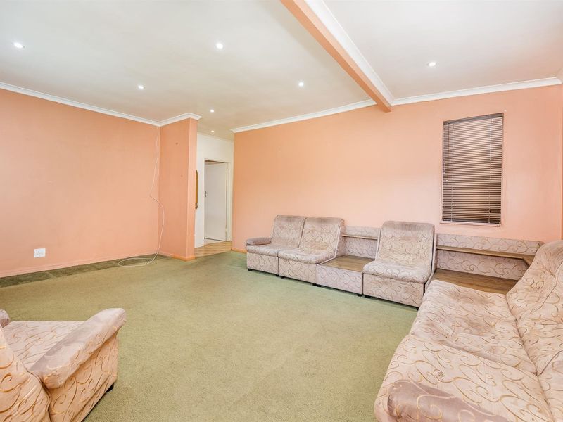 House for Sale - Charlesville, Cape Town - Photo 4