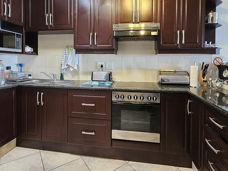 Apartment For Sale in Manaba Beach, Margate, KwaZulu Natal - Photo 4