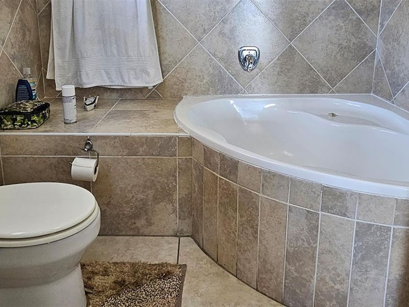 Apartment For Sale in Manaba Beach, Margate, KwaZulu Natal - Photo 6