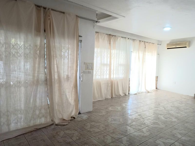 3 Bedroom House With a granny flat and a Garage for Sale in Shastri Park, Phoenix, KwaZulu Natal - Photo 10