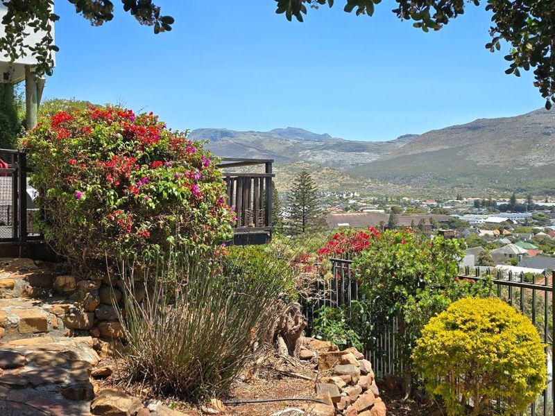 A Sanctuary on the Mountainside - Photo 2