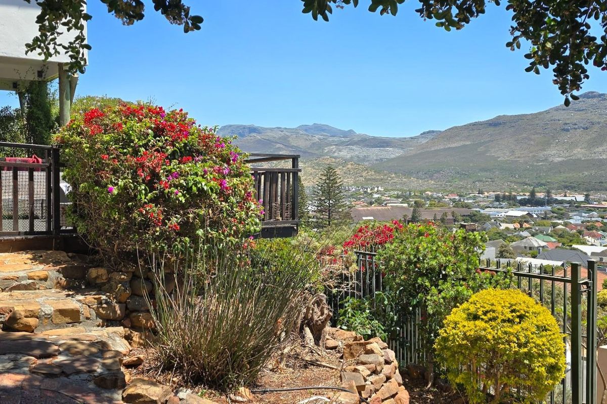 A Sanctuary on the Mountainside - Photo 2