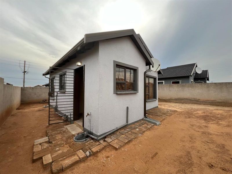 House For Sale in Palm Springs, Evaton - Photo 2