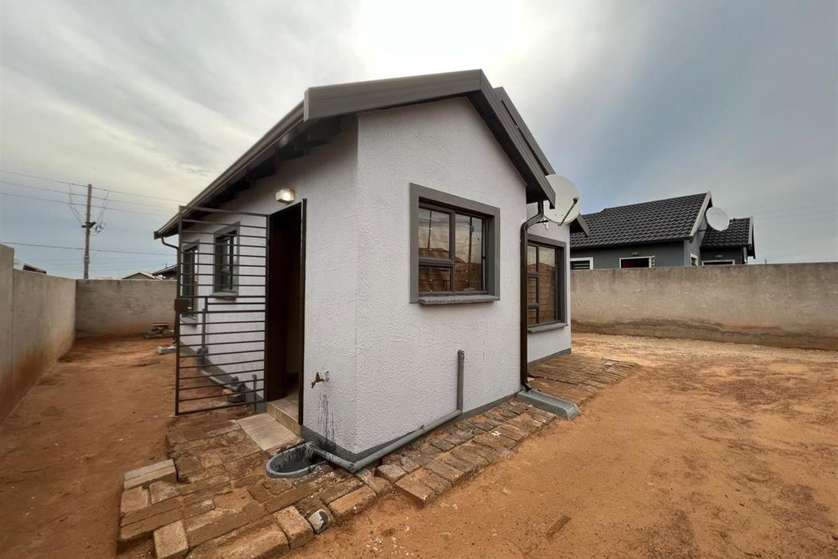 House For Sale in Palm Springs, Evaton - Photo 2