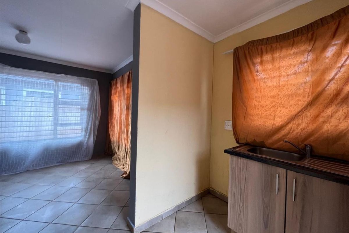 House For Sale in Palm Springs, Evaton - Photo 3