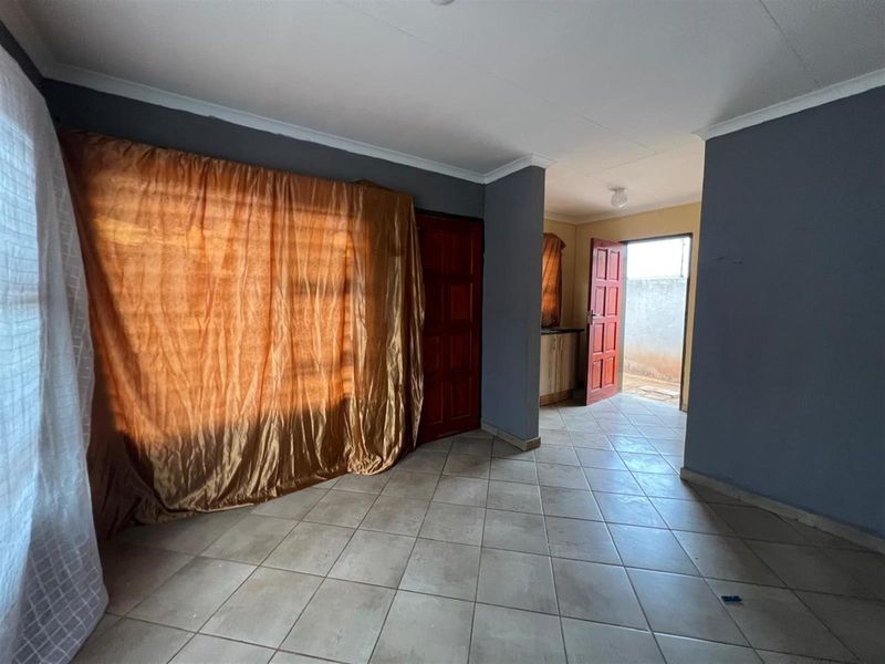 House For Sale in Palm Springs, Evaton - Photo 5