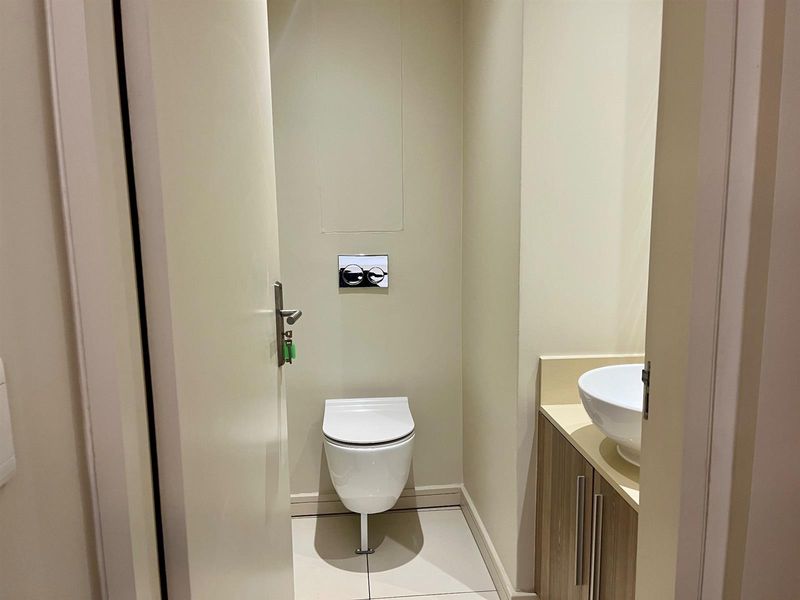 Apartment To Rent in Rosebank, Johannesburg - Photo 6