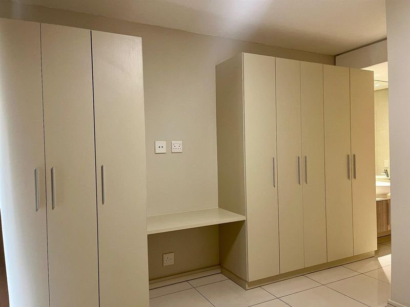 Apartment To Rent in Rosebank, Johannesburg - Photo 7