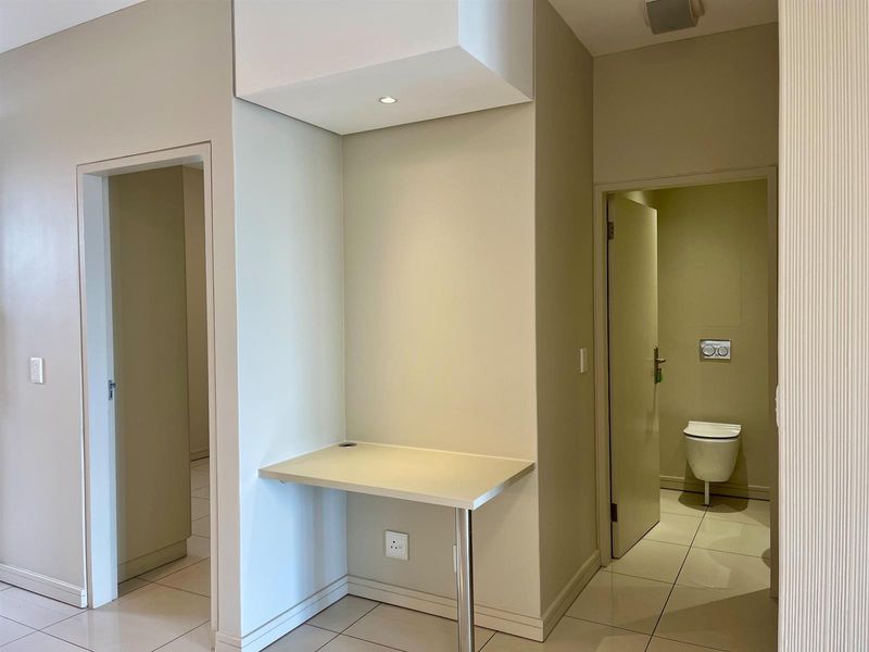 Apartment To Rent in Rosebank, Johannesburg - Photo 4