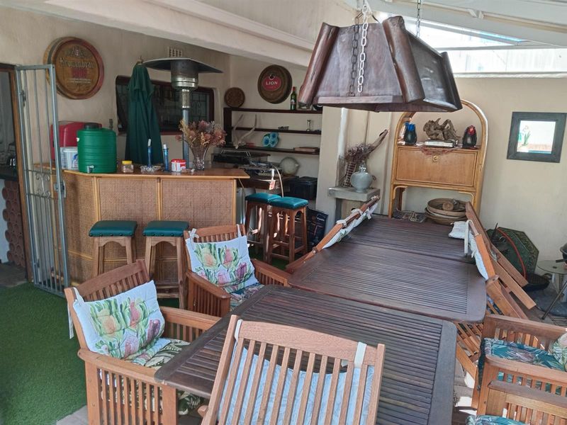 Exceptional Coastal Family Home with Panoramic Sea Views - Photo 3