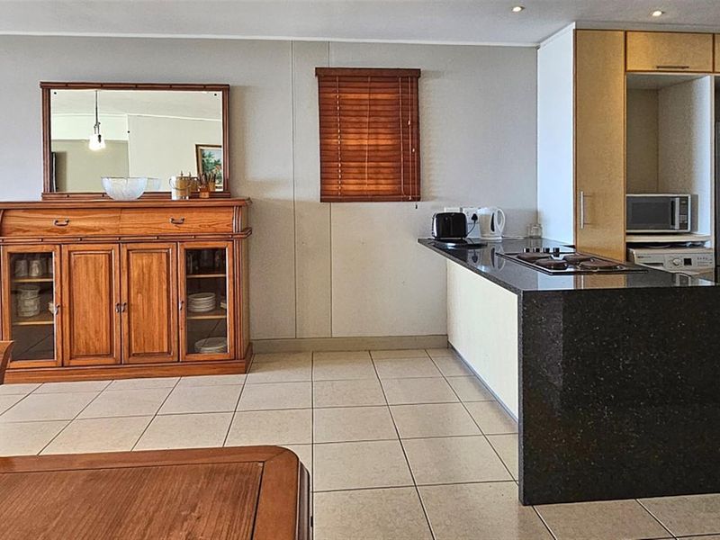Spacious 3 Bedroom with Sea Views - Photo 9