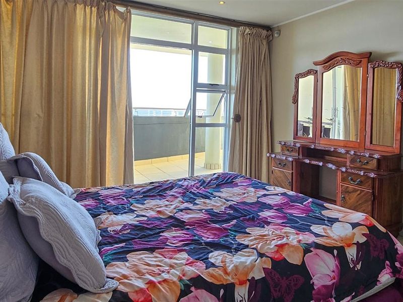 Spacious 3 Bedroom with Sea Views - Photo 5