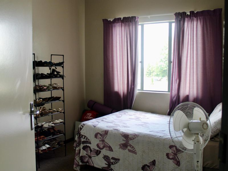 Spacious Two Bedroom Apartment - Photo 7