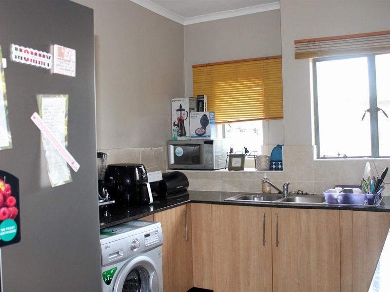 Spacious Two Bedroom Apartment - Photo 5