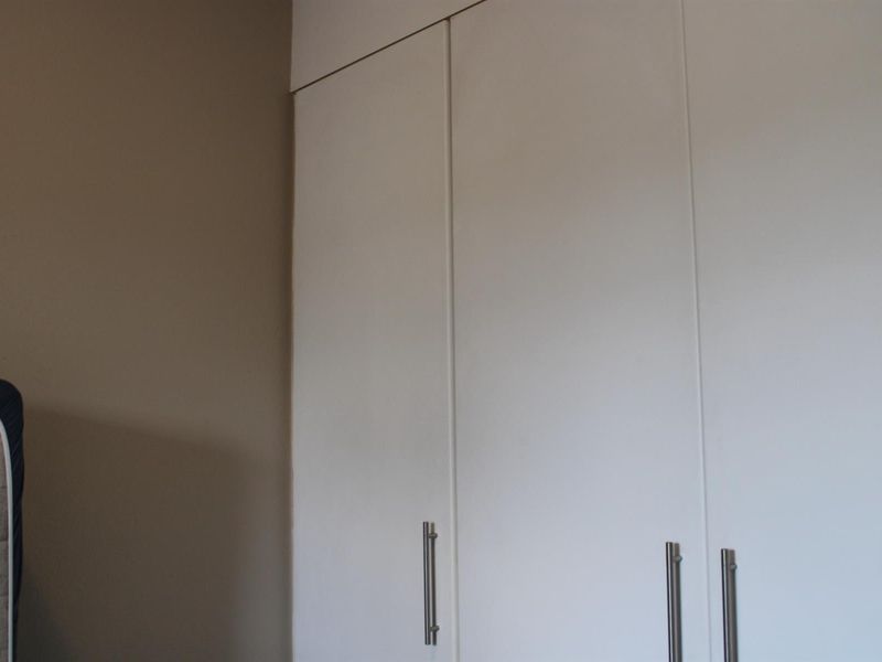 Spacious Two Bedroom Apartment - Photo 10