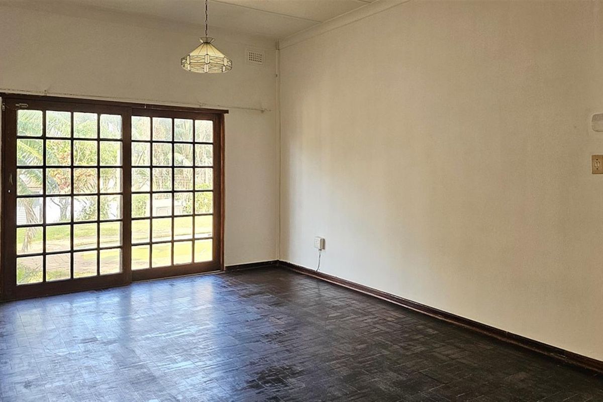 4 Bedroom House with OLD WORLD CHARM - Photo 3