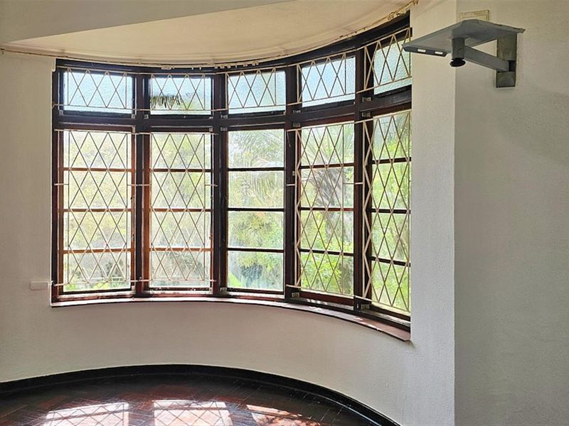 4 Bedroom House with OLD WORLD CHARM - Photo 5